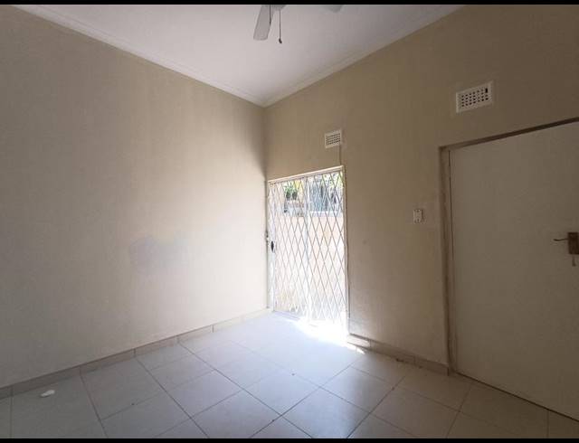 2 BEDROOM PROPERTY TO RENT IN GLEN ASHLEY